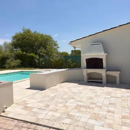 Maison Chaleureuse Avec Piscine Hébergement de vacances