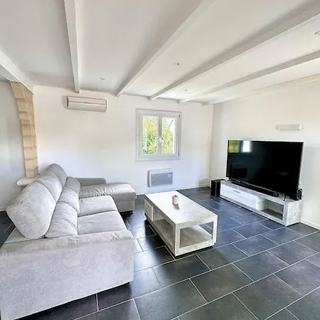 Maison Chaleureuse Avec Piscine Hébergement de vacances Izon