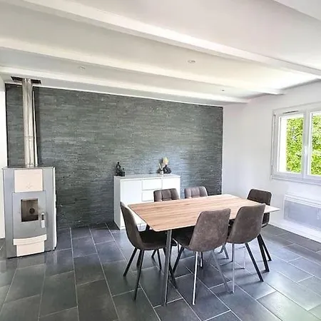 Maison Chaleureuse Avec Piscine Hébergement de vacances